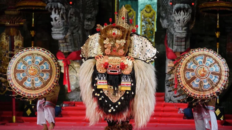 Penampilan Barong Ket Duta Klungkung Hipnotis Ribuan Penonton