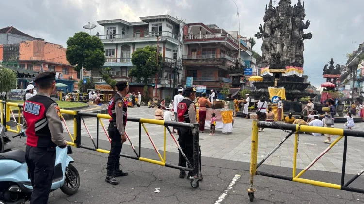 Hari Raya Kuningan, Polres Klungkung Kerahkan Personel Amankan Persembahyangan