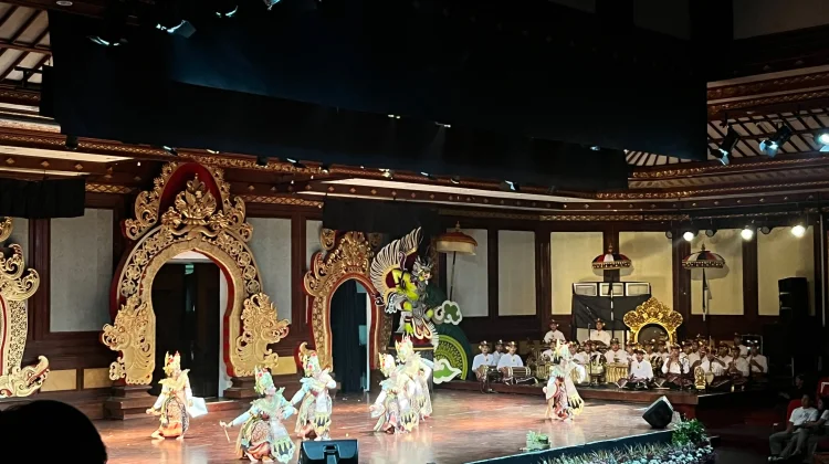 Duta Tabanan Hidupkan Kembali Legong Klasik Lewat Sutasoma di PKB 2026