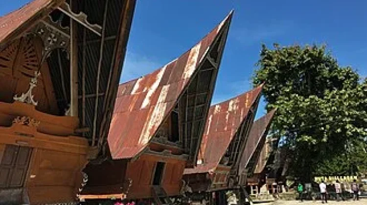 Ruma Bolon: Keunikan Arsitektur dan Pembagian Ruang Tradisional Batak Toba