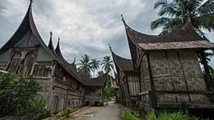 Mengenal Rumah Gadang: Mahakarya Arsitektur dan Kedalaman Filosofi Budaya Minang