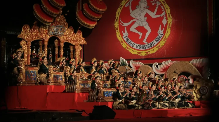 Tampil Memukau, Bupati Satria Apresiasi Sekaa Gong Wanita Wakul Mas Klungkung