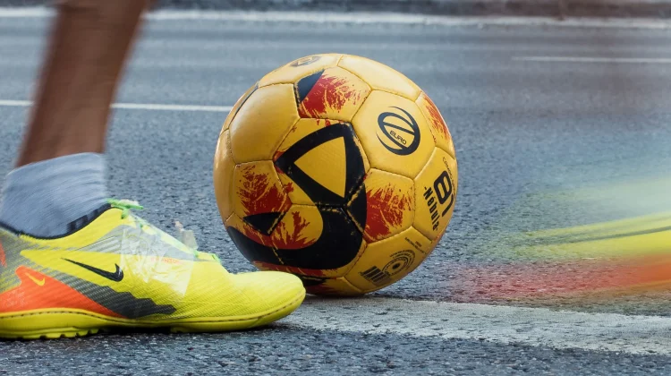 Psikologi di Balik Sepatu Olahraga Berwarna Mencolok