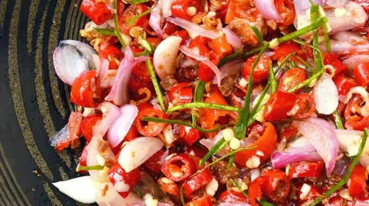 Sambal Matah Pedas Segar Khas Bali yang Bikin Nasi Hangat Ludes