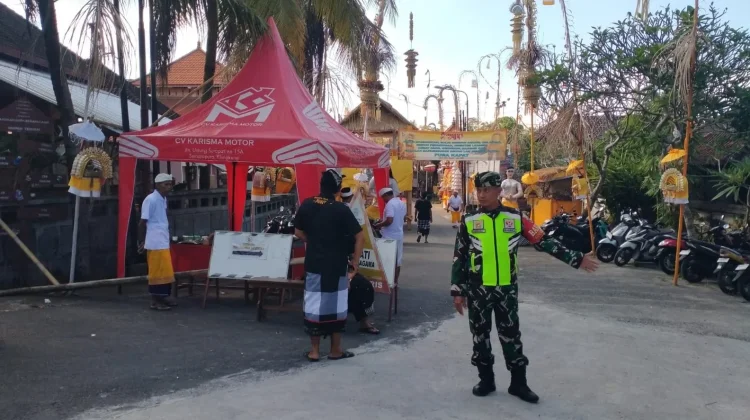 Babinsa Negari Kawal Puncak Karya Pura Kapat