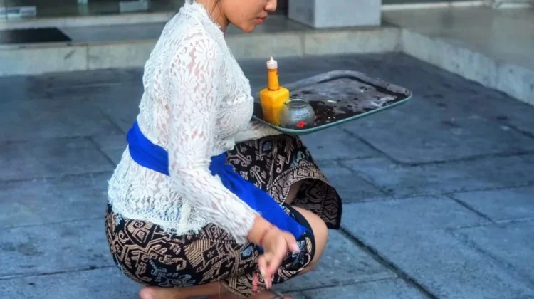 Hapus Gengsi Ritual, Umat Hindu Bali Jangan Tertekan Standar Sosial Banten