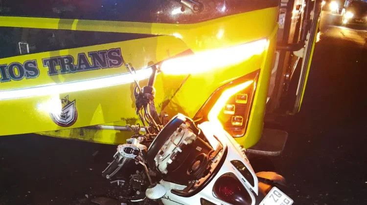 Nekat Salip Truk, Pengendara Motor Tewas Hantam Bus di Jembrana