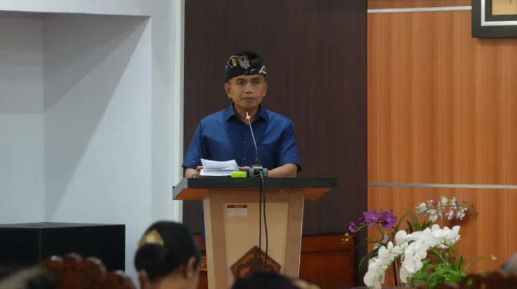 Wabup Ipat Sampaikan Pendapat Ranperda Inisiatif DPRD
