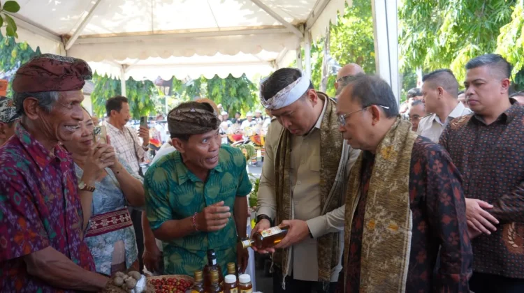 Putri Koster Promosikan Kriya Unggulan Bali di HUT Ke-45 Dekranas
