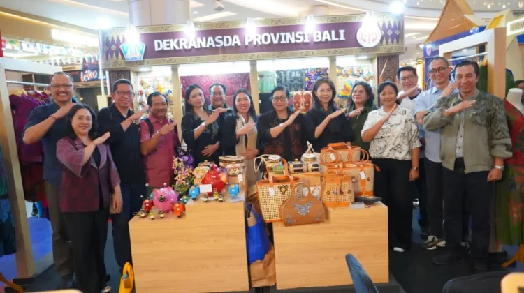 Putri Koster Promosikan Kriya Unggulan Bali di HUT Ke-45 Dekranas