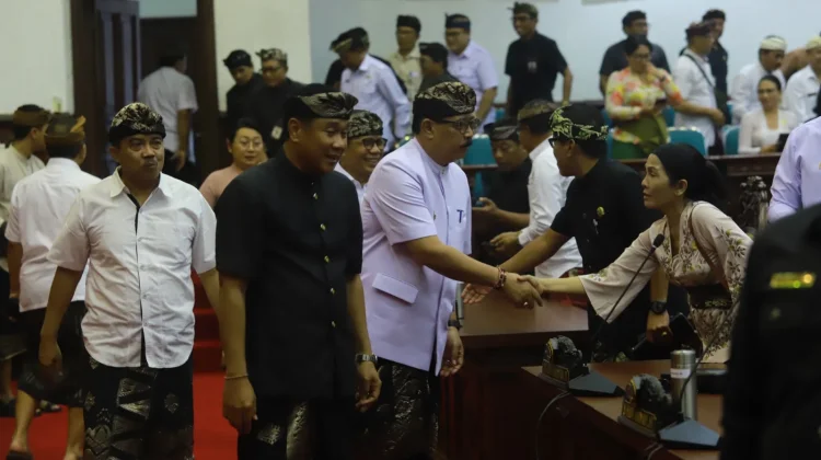 Wabup Gianyar Menjawab PU Fraksi Terkait Raperda Pertanggungjawaban APBD 2025