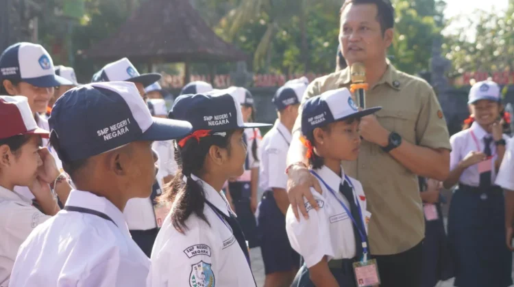 Tinjau MPLS, Bupati Kembang: Ciptakan Suasana yang Ramah dan Bebas Perploncoan