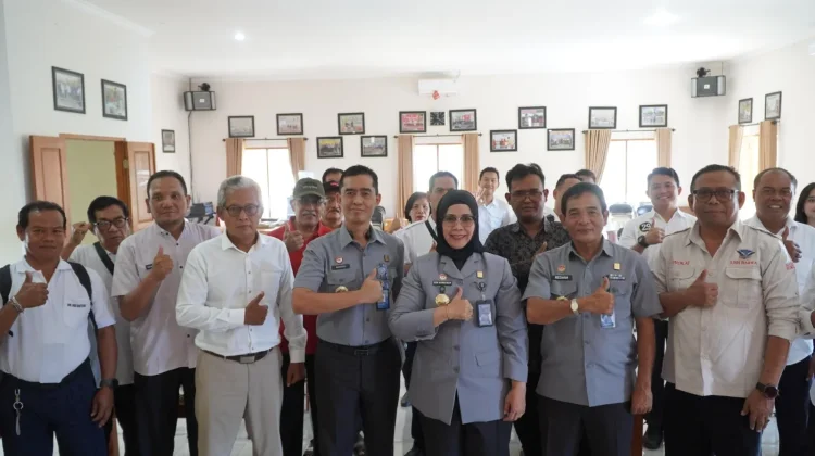 Kakanwil Kemenkum Bali Tinjau Posbankum Desa Baktiseraga