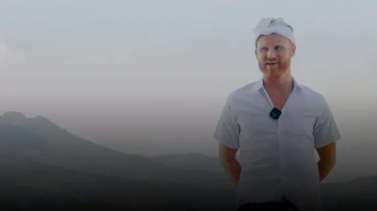 Pakai Baju Adat Bali, Jort Van Der Sande Ungkap Budaya dan Indahnya Bali