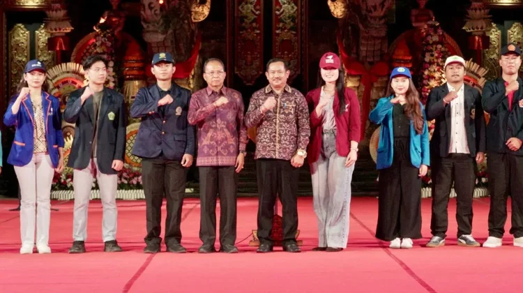 Gubernur Koster Libatkan 12.942 Mahasiswa Bangun Desa se-Bali