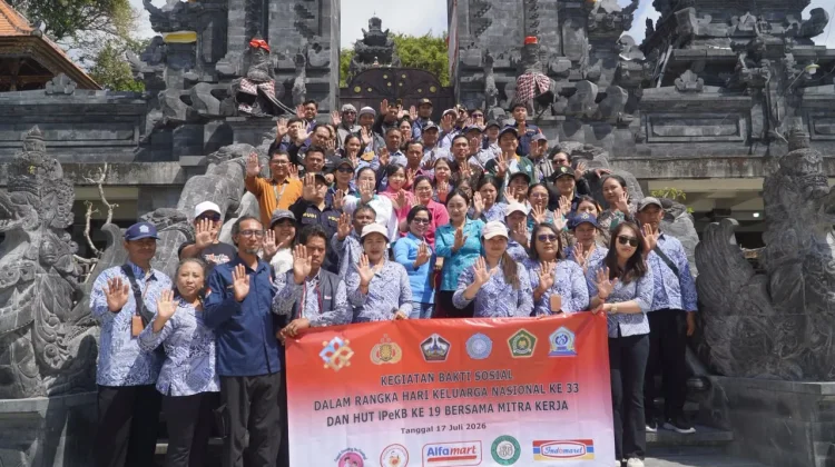 Baksos Harganas ke-33 dan HUT IPeKB ke-19, IPeKB dan BKKBN Bali Salurkan Bantuan