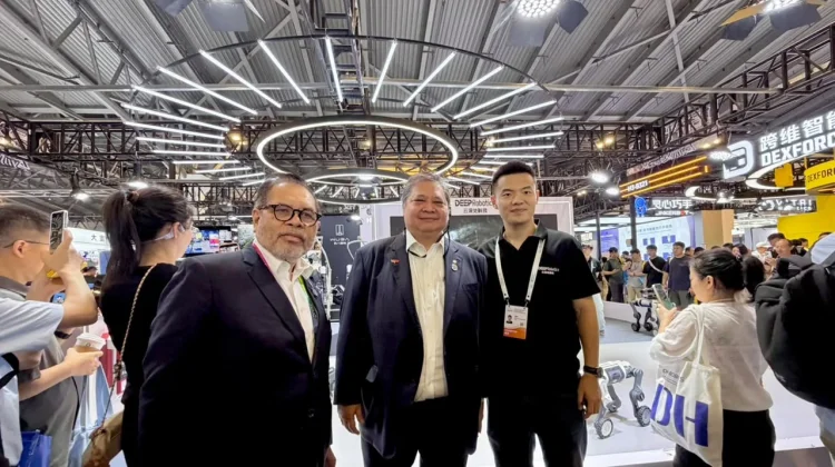 Menko Airlangga Lirik Peluang Transfer Teknologi Robotika dan AI ke Indonesia