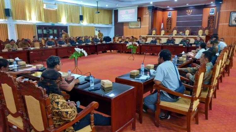 Puluhan Sopir Logistik Tolak Pemindahan Dermaga ke Celukan Bawang