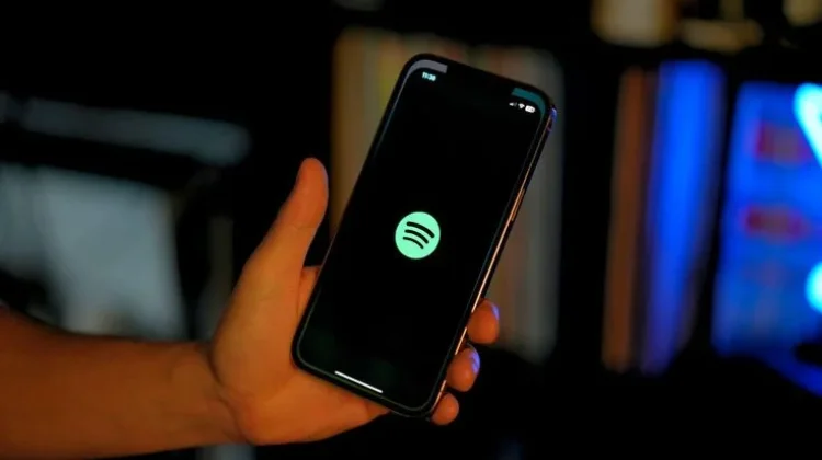 Spotify Perangi Maraknya Konten Musik Buatan AI