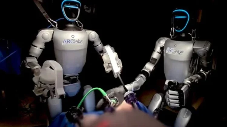 Uji Coba Robot Humanoid Berhasil Lakukan Operasi Bedah