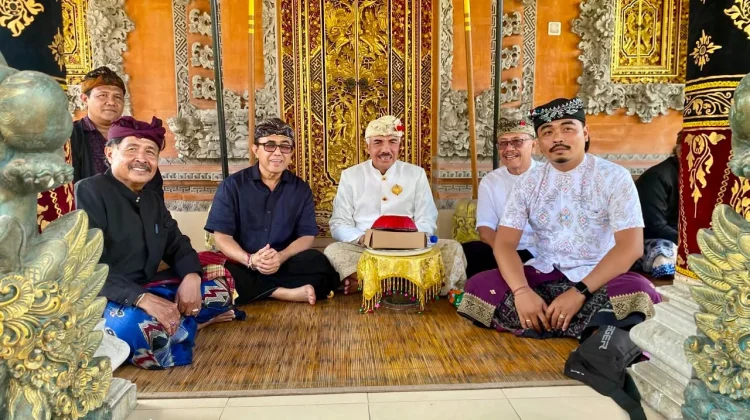 Wali Kota Jaya Negara Serahkan Santunan Kematian Dua Veteran di Denpasar