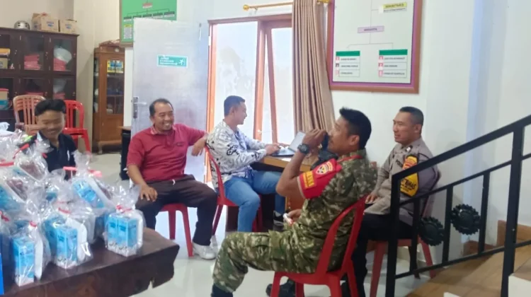 Babinsa Penarukan Tegaskan Komitmen Wujudkan Desa Bersih