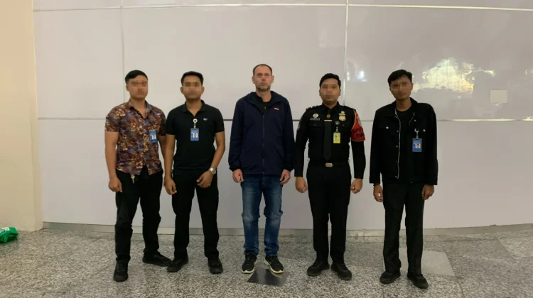 Tampar Warga, Bule Italia Dideportasi