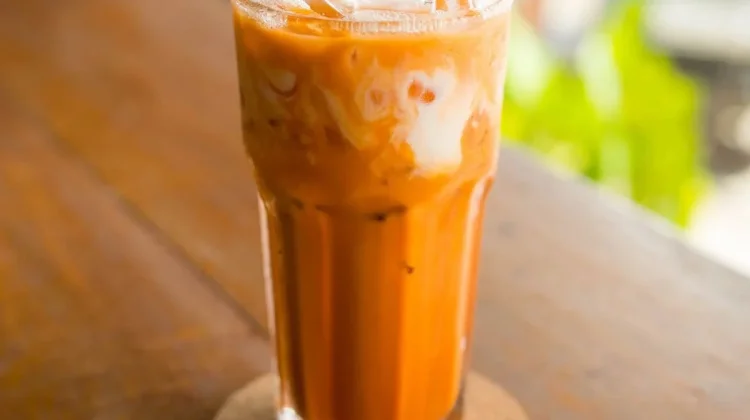Mengapa Thai Tea Identik Dengan Warna Oranye Cerah?