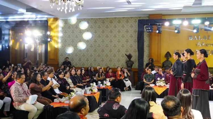 Dekranasda Bali Gelar Fashion Road Show Perdana di Badung