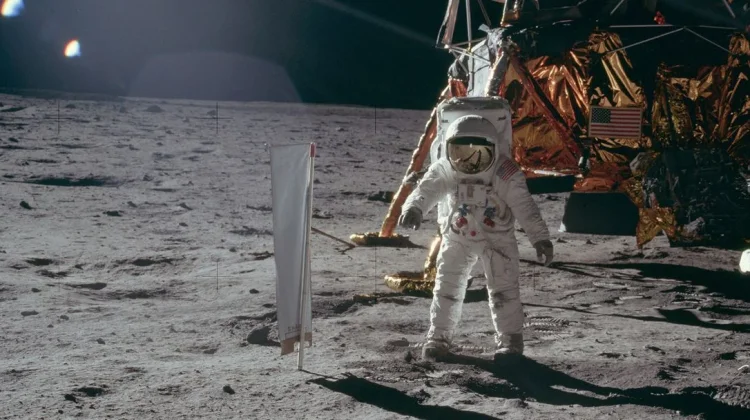 NASA Pulihkan Rekaman Pendaratan Apollo 11 Tampil dengan Kualitas Lebih Jernih