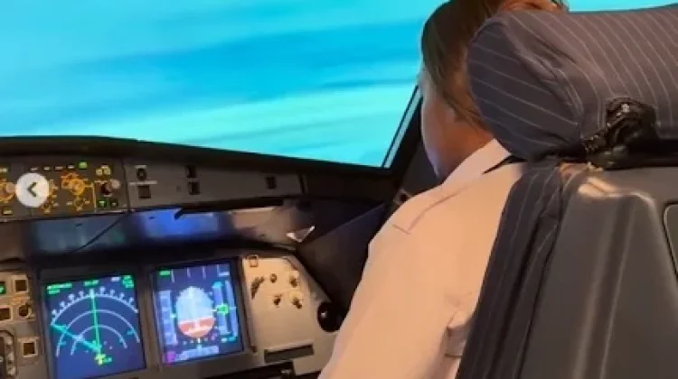 Perempuan Asal Papua Ukir Sejarah dengan Lisensi Airbus A320