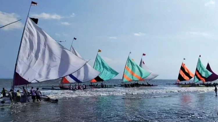 Adu Ketangkasan Nelayan Lintas Pulau Menembus Ombak Cupel