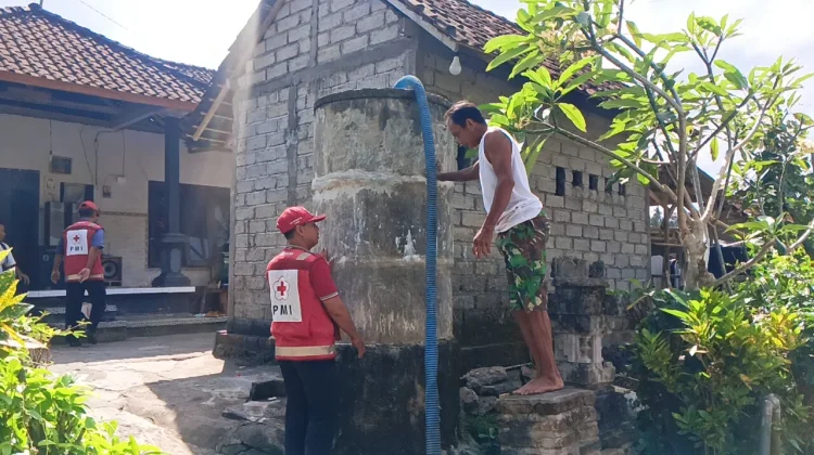 Dua Bulan Kesulitan Air Bersih, Warga Pendem Ambil Air Sungai