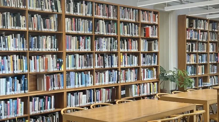 Bukan Ketinggalan Zaman, Perpustakaan Kini Jadi Ruang Favorit Gen Z