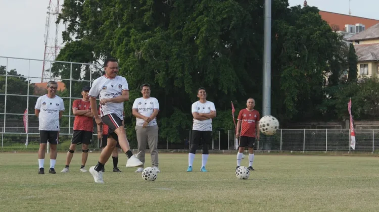 Lakukan Kick-off, Wagub Giri Prasta Buka Turnamen Mini Soccer Kerthi Bali IV