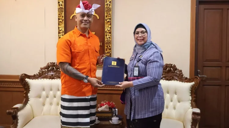 Kemenkum Bali Serahkan SKT Partai Gerakan Rakyat, Tekankan Tertib Administrasi
