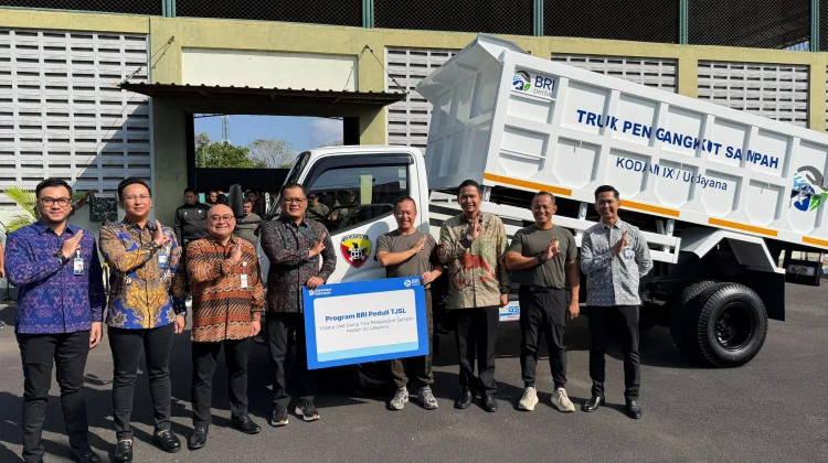 Dukung Pengelolaan Sampah di Bali, BRI Serahkan Dump Truck kepada Kodam IX/Udayana