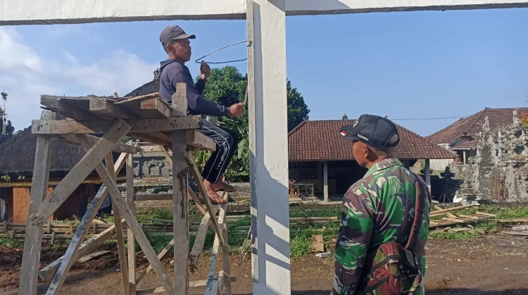 Babinsa Tengkudak Kawal Pembangunan KDMP Desa Tengkudak