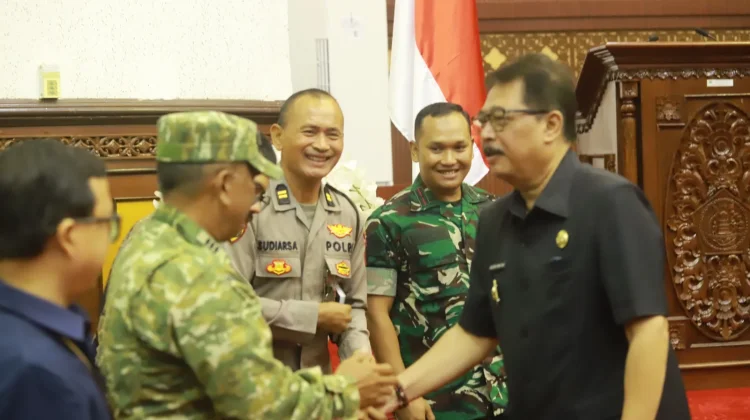 DPRD Gianyar Sampaikan Raperda Inisiatif Tentang Penataan Sempadan Sungai