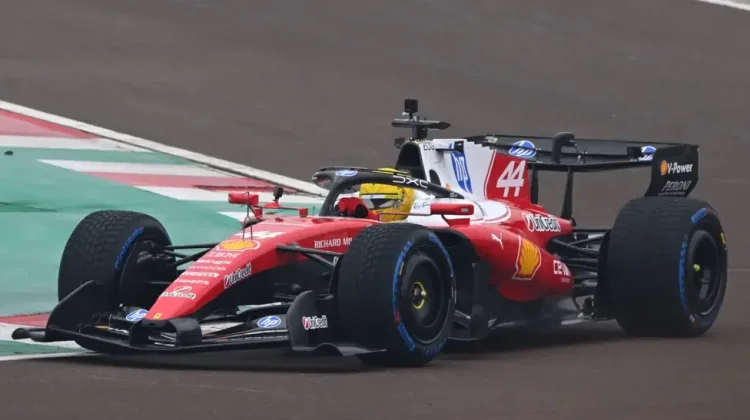 Hamilton Raih Kemenangan Perdana Bersama Ferrari
