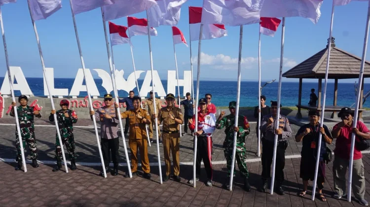 Sambut HUT ke-81 RI, Bupati Satria Pimpin Aksi Pemasangan Bendera Merah Putih