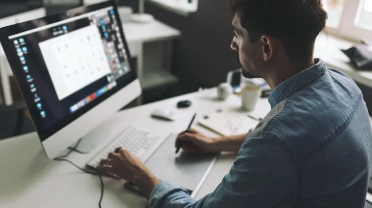 Graphic Designer: Dari Lukisan Gua hingga Profesi Komunikasi Visual Modern