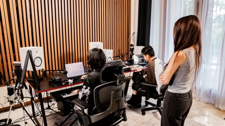 Sinyal Comeback Weird Genius: Eka Gustiwana Direct Vokalis Misterius