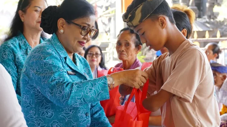 Putri Koster Ajak Masyarakat Dukung Pembangunan