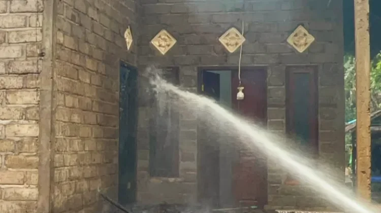 Korsleting Listrik Hanguskan Rumah di Melaya, Kerugian Capai Rp50 Juta
