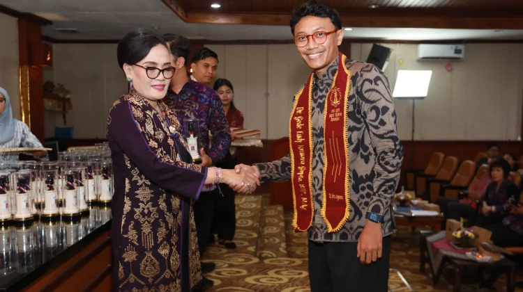 Pasca Sarjana UHN IGB Sugriwa Denpasar Lepas 104 Calon Wisudawan