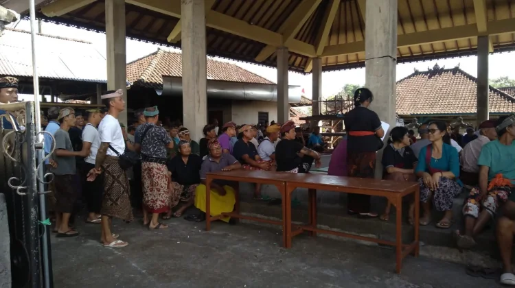 Bhabinkamtibmas Desa Manduang Amankan Rapat Pertanggungjawaban LPD