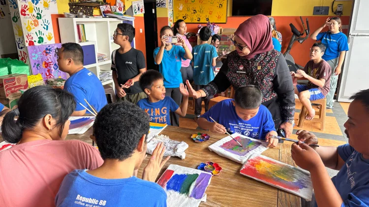 Kanwil Kemenkum Bali Berbagi Kepedulian dengan Anak Berkebutuhan Khusus