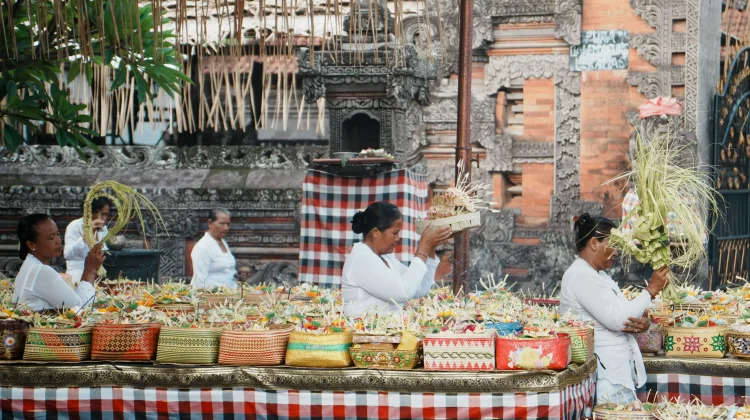 Menyingkap Pertemuan Sakral Anggara Kasih dan Hari Tilem