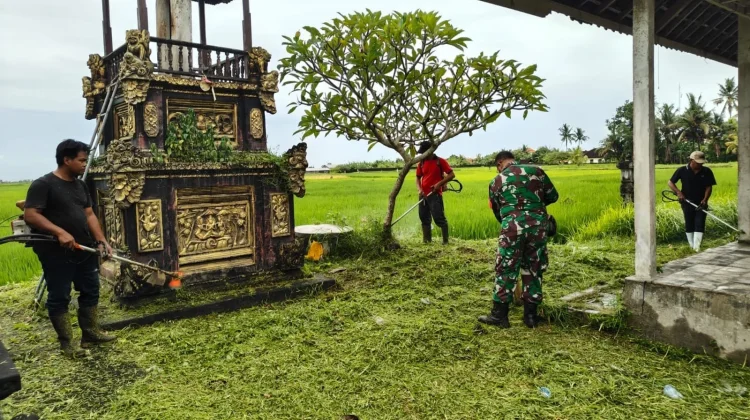 Semangat Gotong Royong Warnai Kerja Bakti Babinsa dan Perangkat Desa Belumbang